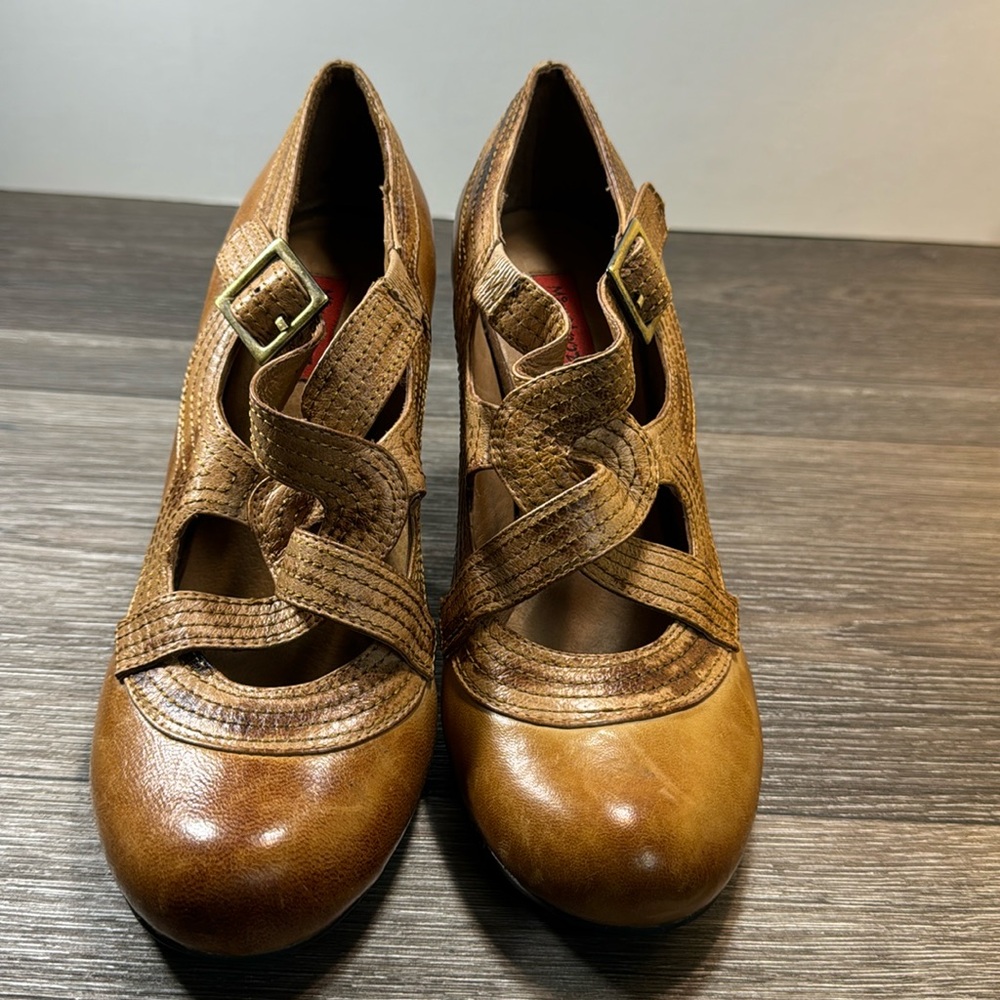 Mix Mooz heals woman’s size 8 (d50)